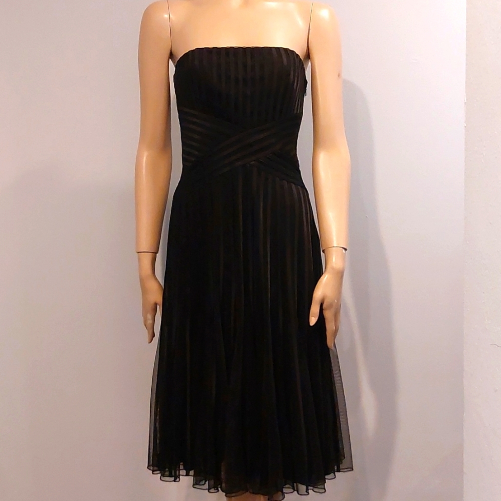 White House Black Market gorgeous black staples cocktail dress sz 00